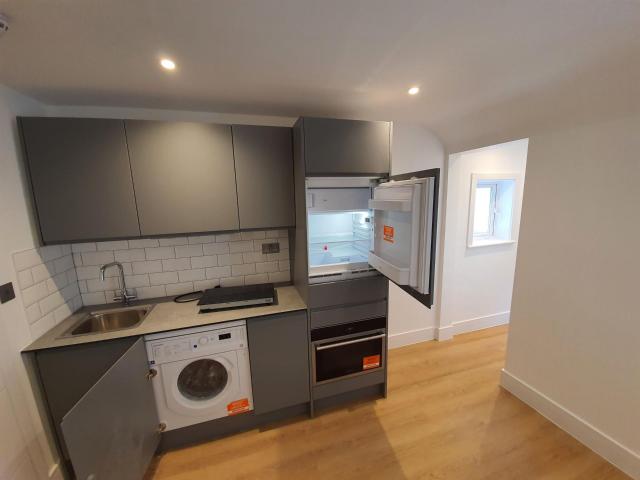 Studio for rent in Temple Fortune, Greater London