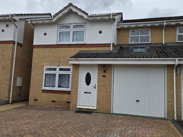 Studio for rent in Thamesmead, Isle Of Man