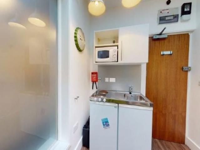 Studio for rent in St Ann's, Haddon