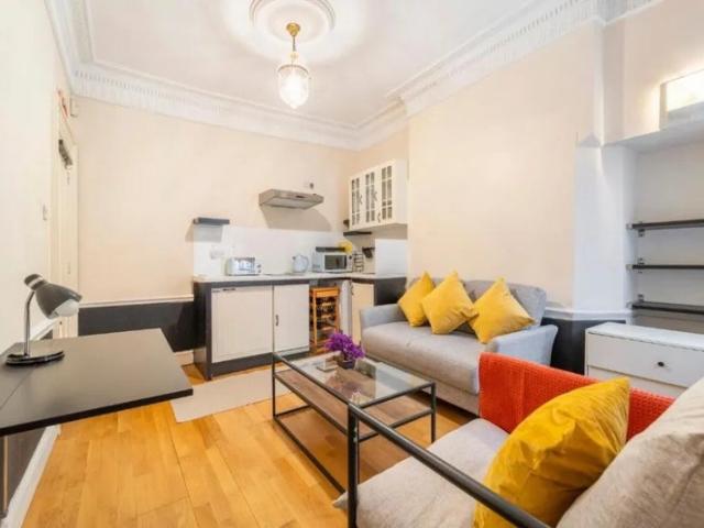 Studio for rent in Westminster, Victoria