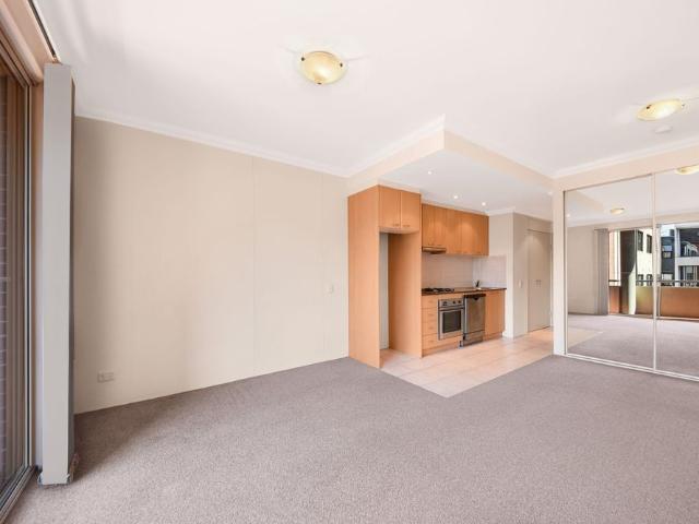 Granny Flat for rent in Crows Nest Junction, Sydney