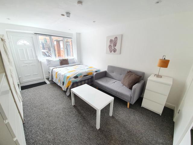 Studio for rent in Darlaston, West Midlands
