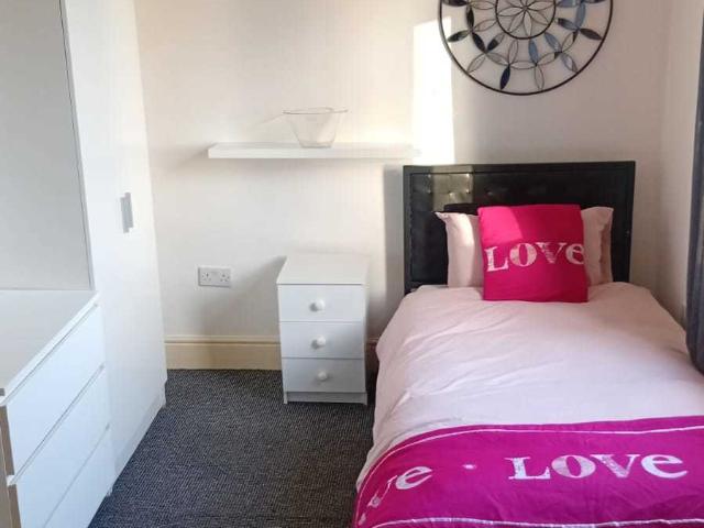 Room for rent in Willenhall, Isle Of Man