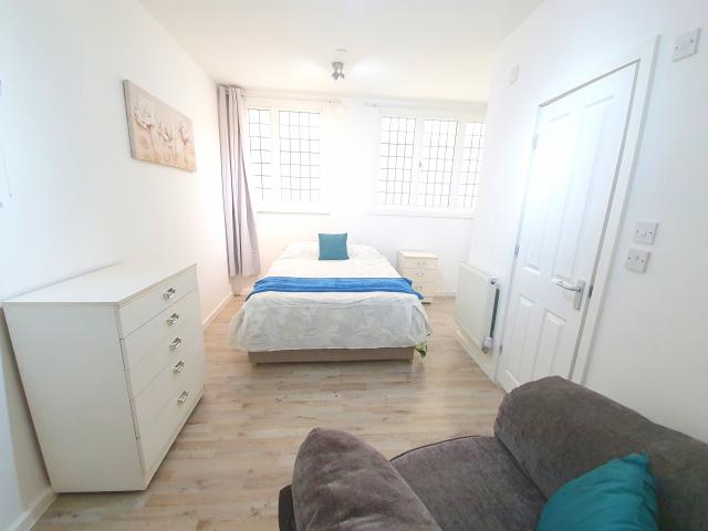Studio for rent in West Midlands