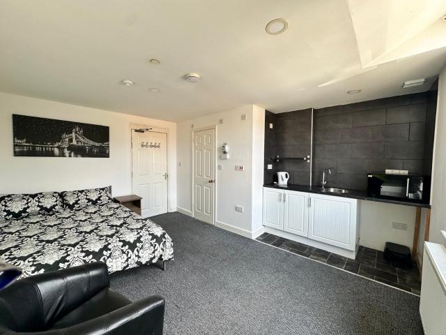 Studio for rent in Willenhall, West Midlands