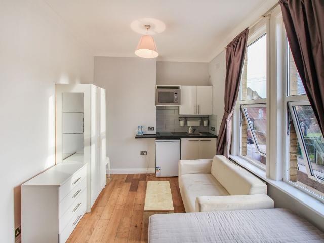 Studio for rent in Palmers Green, Greater London