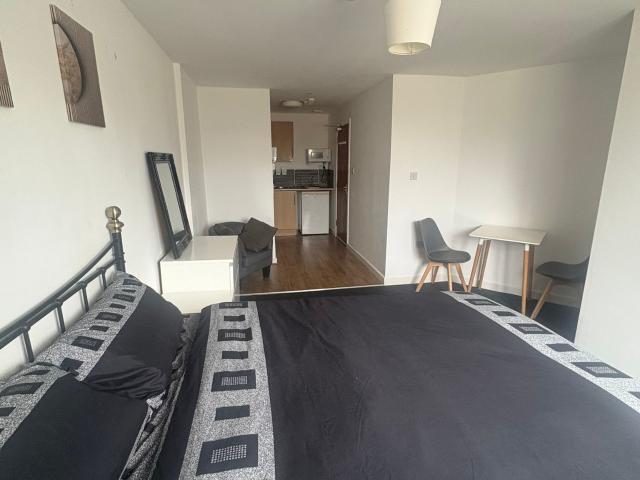 Studio for rent in Willenhall, West Midlands