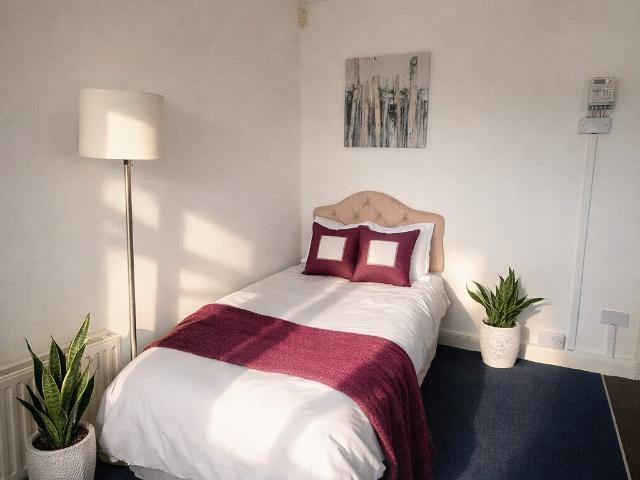 Studio for rent in Willenhall, Isle Of Man