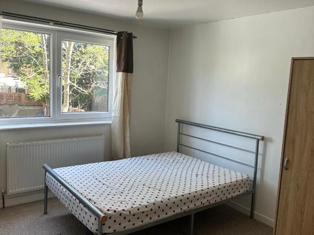 Studio for rent in Glyndon, Shooters Hill