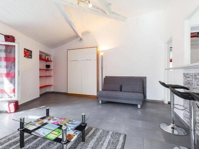 Studio location à Le Port, Nice