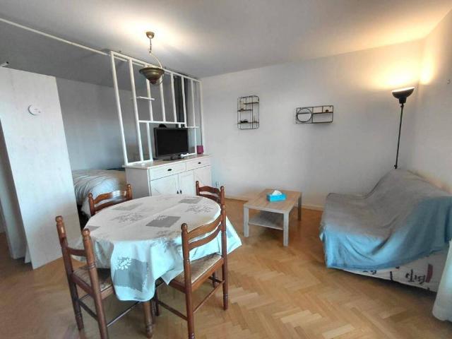 Studio location à Saint-Ouen-l'Aumône, Val-d'Oise