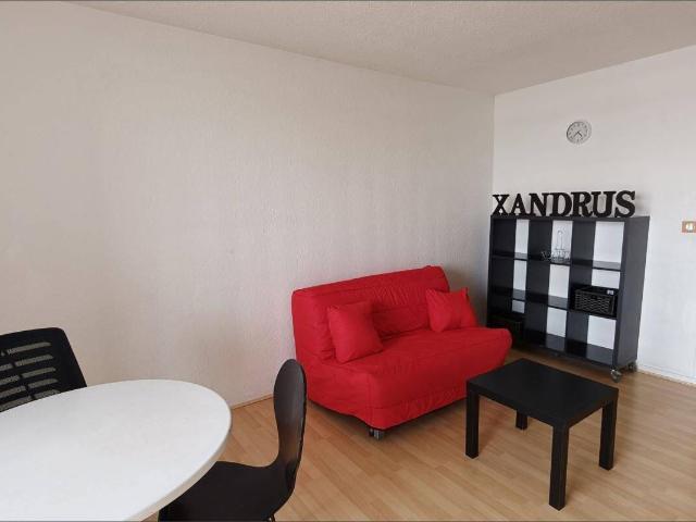 Studio location à Ville Active, Nîmes