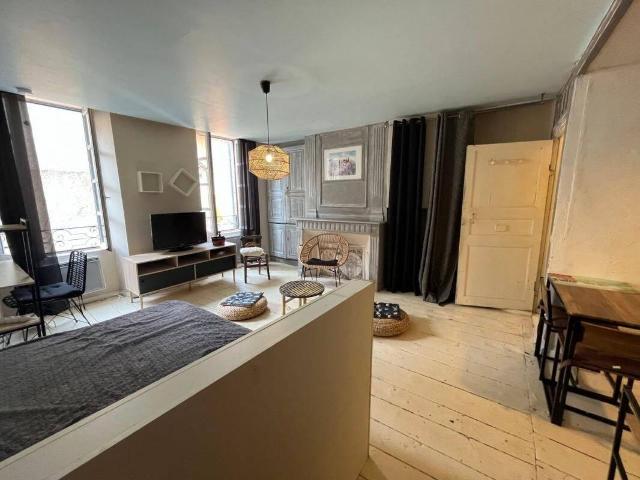 Studio location à Lotissement la Combasse, Saint-Étienne-du-Valdonnez