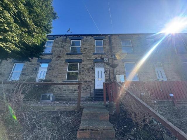 Terraced House for rent in Briestfield, Earlsheaton