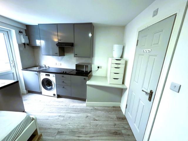 Studio for rent in Newbury Park, Greater London