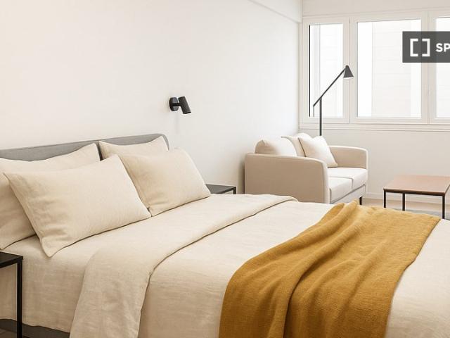 Studio location à Nanterre, Clichy