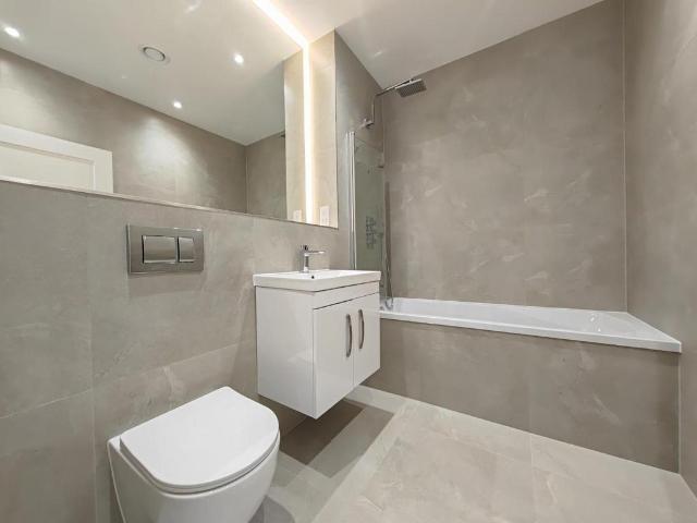 Apartment for rent in Emmbrook, Wokingham