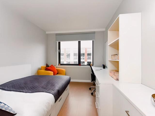 Studio for rent in Merchant City, Scotland