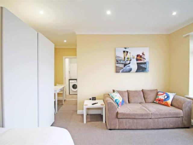 Studio for rent in Aldrington