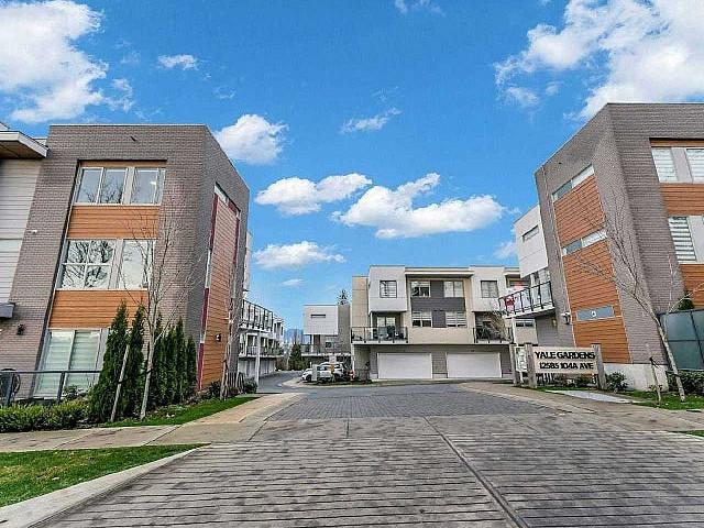 Townhouse for rent in Surrey, British Columbia