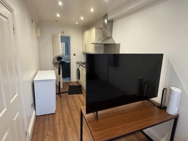 Studio for rent in London Borough of Hounslow, Spring Grove