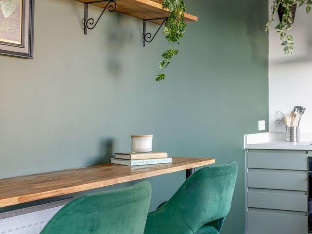 Room for rent in Manning's Heath, Poole