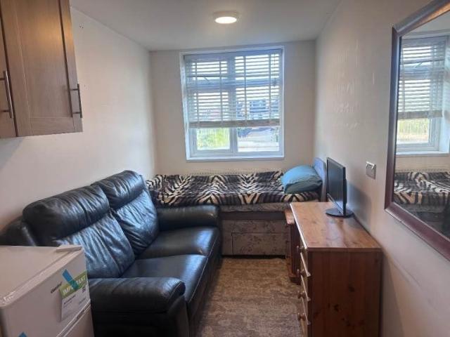 Studio for rent in Wealdstone, Greater London