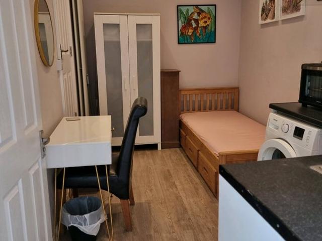 Studio for rent in London Borough of Ealing, Greater London