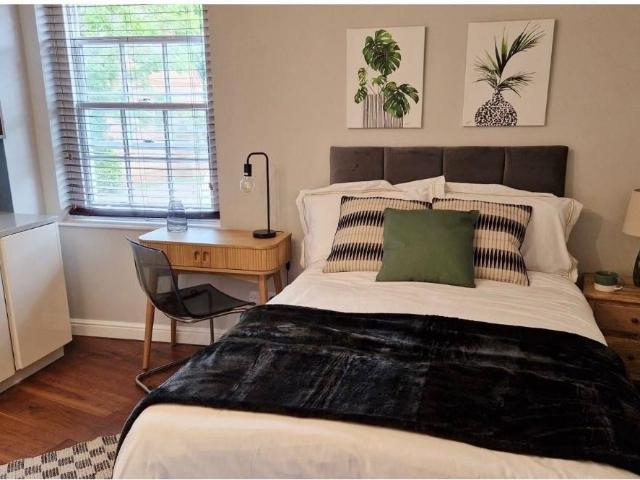 Studio for rent in Batchworth