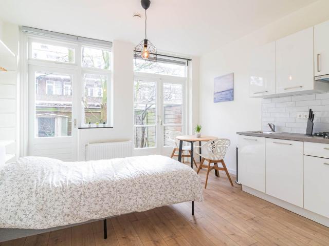Studio te huur in Laak, Zuid Holland