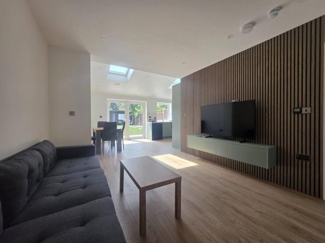 Studio for rent in Red Hill, Surrey