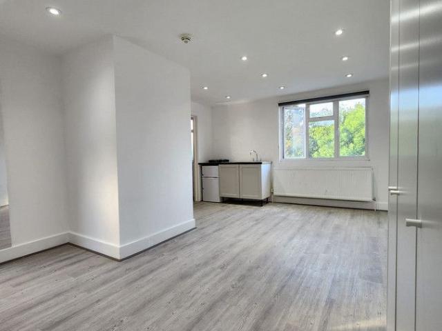 Studio for rent in Preston, Greater London
