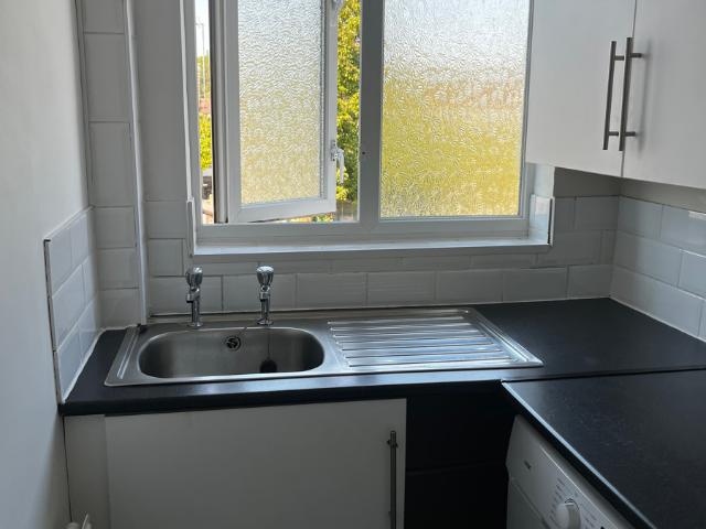 Studio for rent in Chingford Mount, Highams Park