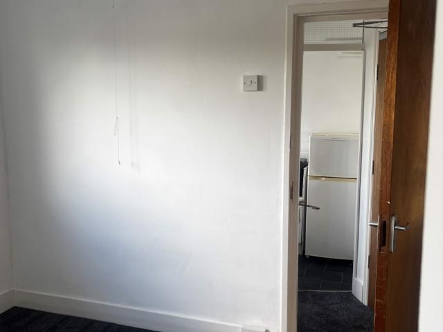 Studio for rent in Chingford Mount, Highams Park