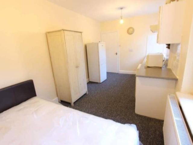 Studio for rent in West Kensington, Greater London