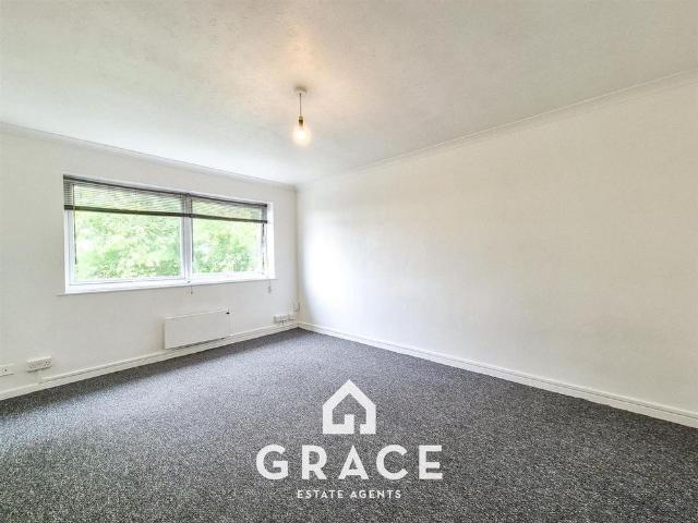 Studio for rent in The Dales, Key Street