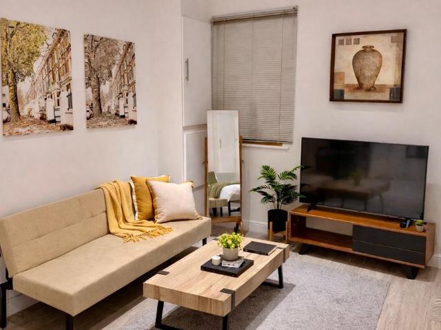 Studio for rent in Farleygreen, Spring Park