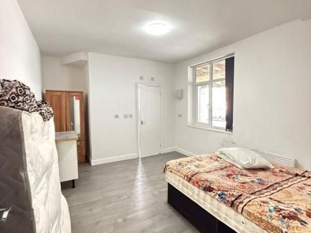 Studio for rent in Mayer's Green, West Bromwich