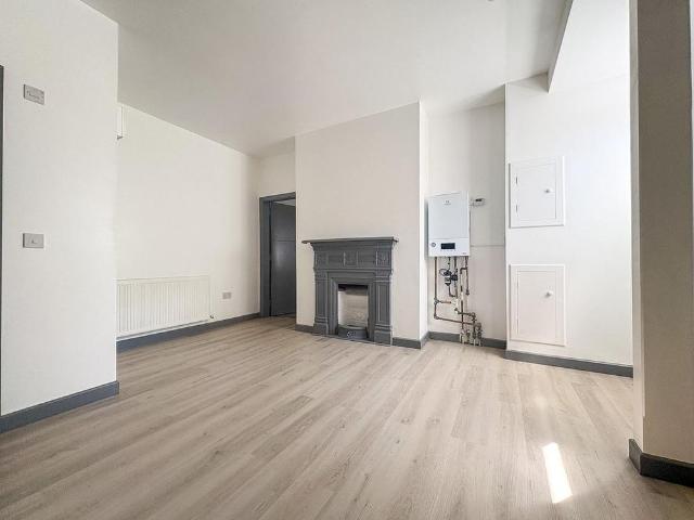 Studio for rent in Crowborough Warren, Cross In Hand