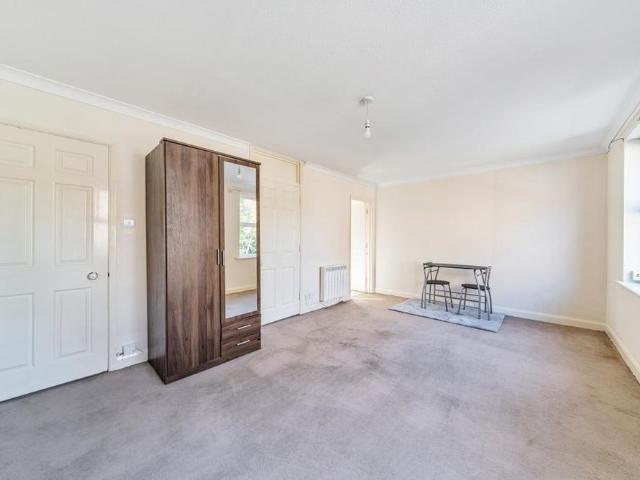 Studio for rent in London Borough of Lewisham, Bell Green