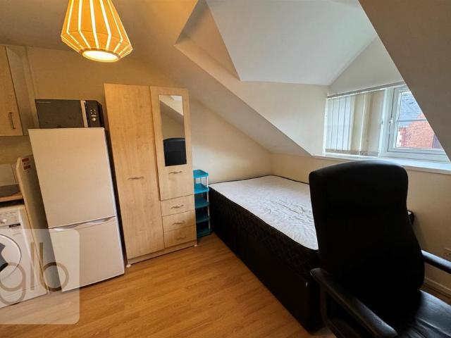 Studio for rent in West Midlands