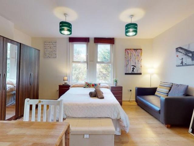 Studio for rent in Brondesbury Park, Greater London