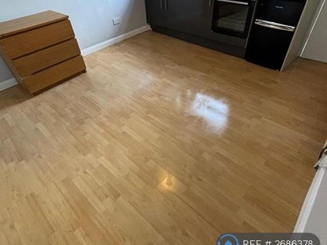 Flat for rent in Charlton, Greater London