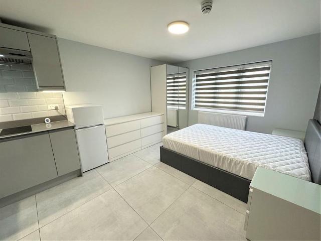 Studio for rent in Sudbury, Greater London