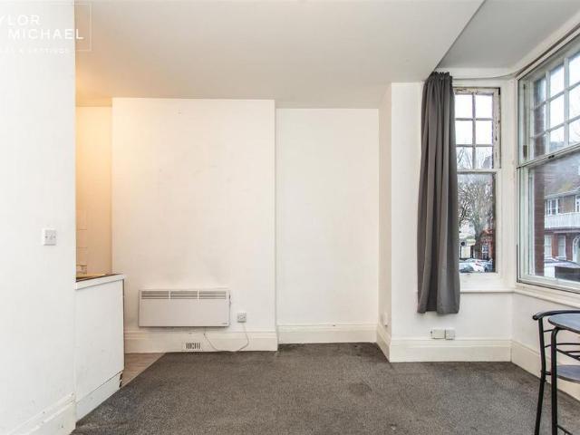 Studio for rent in Brunswick