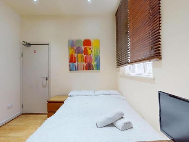 Studio for rent in Brondesbury Park, Greater London