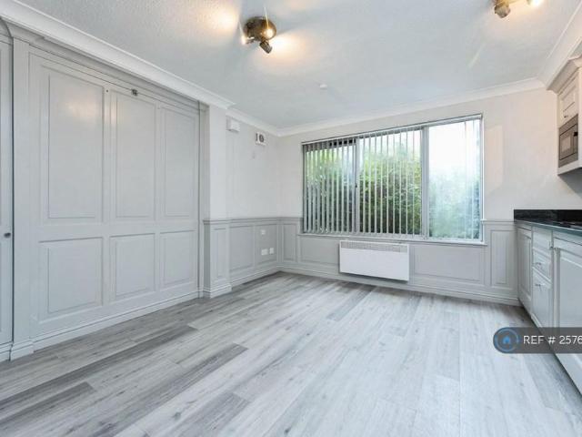 Studio for rent in London Borough of Sutton, Greater London