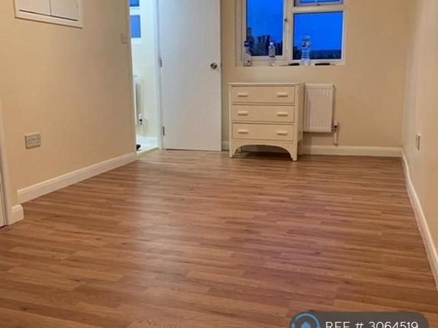 Studio for rent in London Borough of Croydon, Greater London