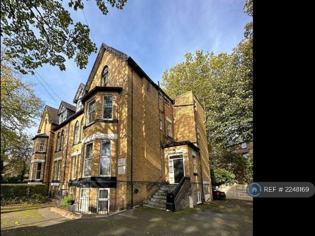 Flat for rent in Calderstones