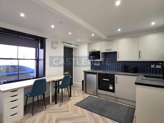 Flat for rent in Huddersfield, Kirklees